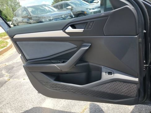 Used 2025 Volkswagen Jetta SE w/ Sunroof Package FWD image 29