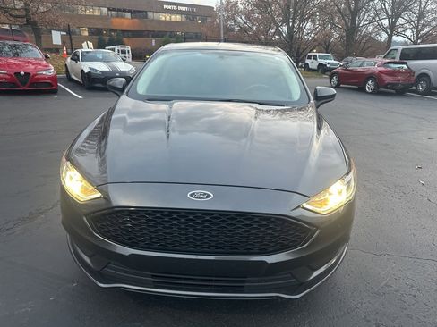 Used 2017 Ford Fusion SE image 2