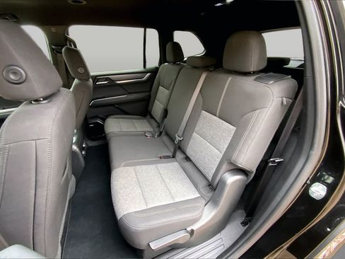 Used 2025 GMC Acadia Elevation FWD image 21