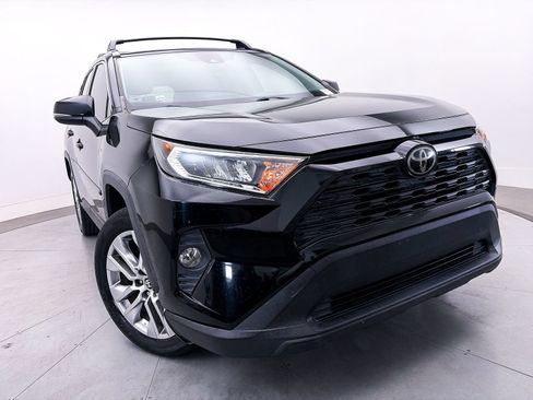 Used 2019 Toyota RAV4 XLE Premium w/ Carpet Mat Package FWD image 6