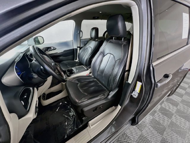 Used 2020 Chrysler Pacifica Touring-L Plus FWD image 10