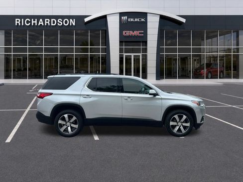 Used 2021 Chevrolet Traverse LT w/ LT Premium Package AWD/4WD image 7