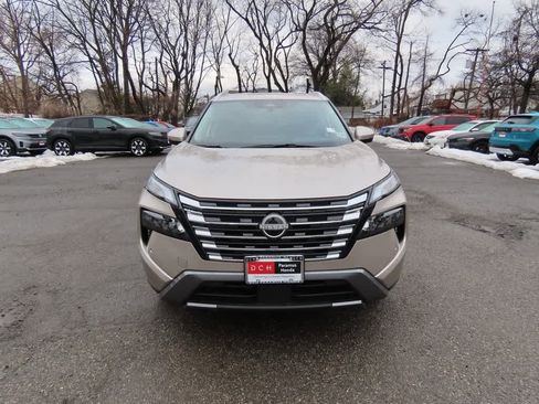 Used 2025 Nissan Rogue SL image 6