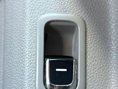 Used 2017 Kia Sedona LX w/ LX Essentials Premium Package image 32