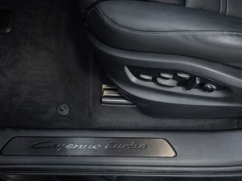 Certified 2025 Porsche Cayenne Turbo AWD/4WD image 22