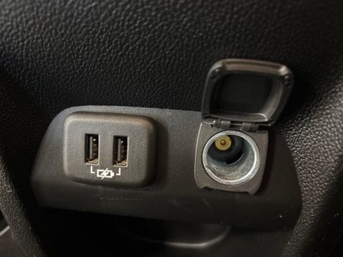 Used 2019 Chevrolet Colorado Z71 AWD/4WD image 16