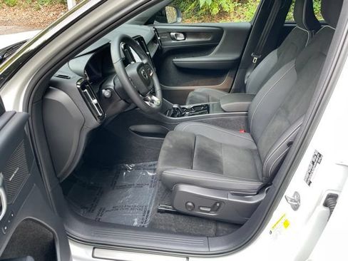 Certified 2023 Volvo XC40 Recharge Ultimate AWD/4WD image 10