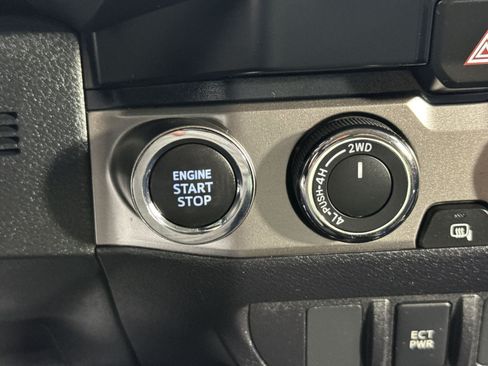 Used 2023 Toyota Tacoma SR5 AWD/4WD image 42