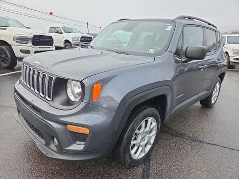 Used 2022 Jeep Renegade Latitude w/ Convenience Group image 2