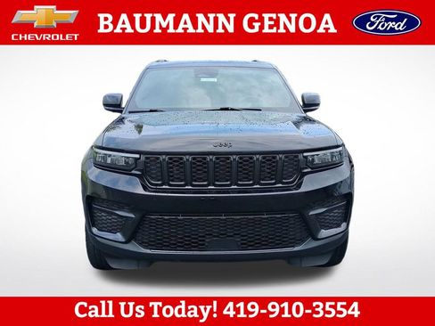 Used 2023 Jeep Grand Cherokee Altitude AWD/4WD image 9
