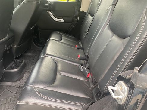 Used 2013 Jeep Wrangler Unlimited Sahara w/ Connectivity Group AWD/4WD image 10