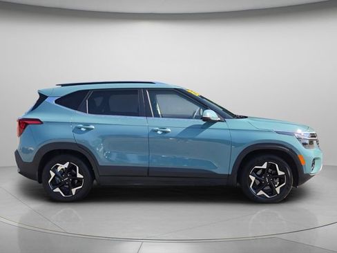 Used 2025 Kia Seltos EX FWD image 9