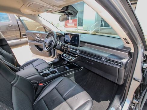 Used 2024 Lincoln Corsair Reserve w/ Towing Package AWD/4WD image 16