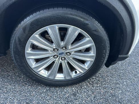 Certified 2022 Ford Explorer Limited w/ Equipment Group 301A image 35