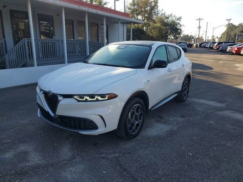 Used 2024 Alfa Romeo Tonale Ti w/ Premium Interior Package image 4