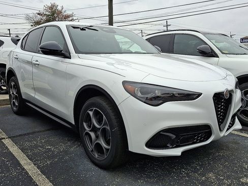 New 2025 Alfa Romeo Stelvio Sprint image 3
