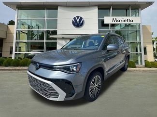 Used 2025 Volkswagen Taos SE video 1