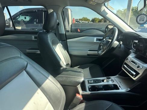 Used 2022 Ford Explorer XLT w/ Equipment Group 202A AWD/4WD image 8