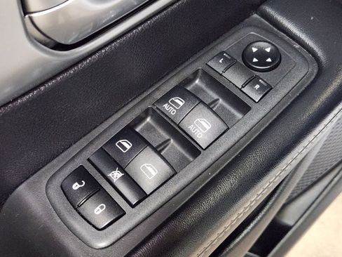 Used 2019 Chrysler Pacifica Touring Plus w/ S Appearance Package FWD image 43