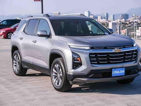 Used 2025 Chevrolet Equinox LT w/ Convenience Package II AWD/4WD image 3