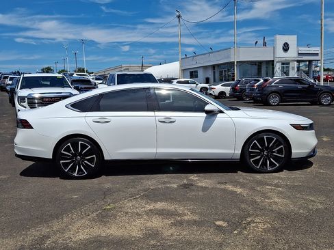 Used 2023 Honda Accord Touring image 8