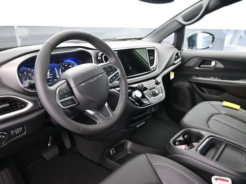 New 2027 Chrysler Pacifica Select FWD image 15