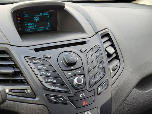 Used 2015 Ford Fiesta SE image 26