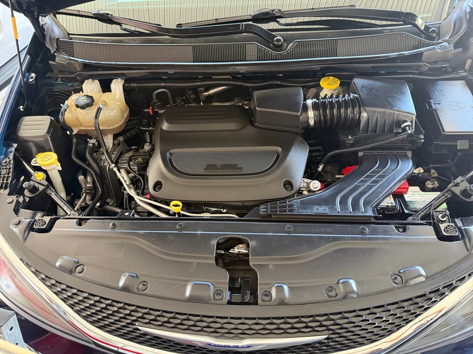 Used 2020 Chrysler Voyager Lxi FWD image 24