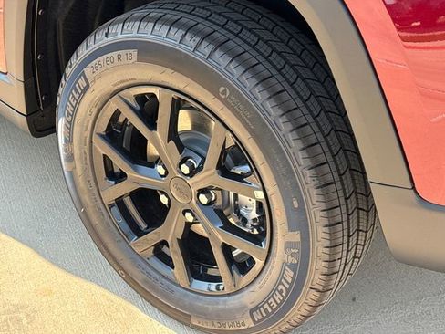 New 2025 Jeep Grand Cherokee Altitude image 11