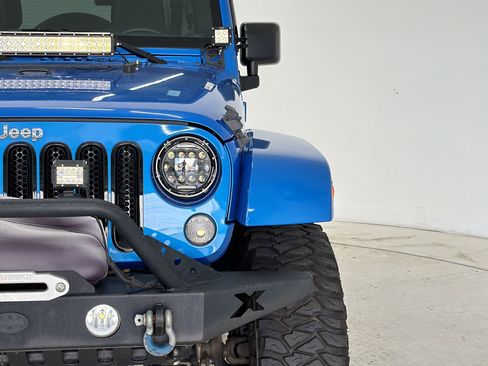 Used 2015 Jeep Wrangler Unlimited Sahara w/ Max Tow Package image 11