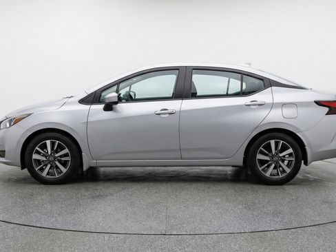 Used 2025 Nissan Versa SV FWD image 5