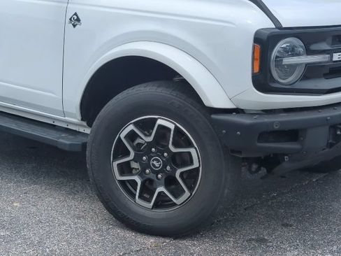 Used 2023 Ford Bronco Outer Banks AWD/4WD image 2