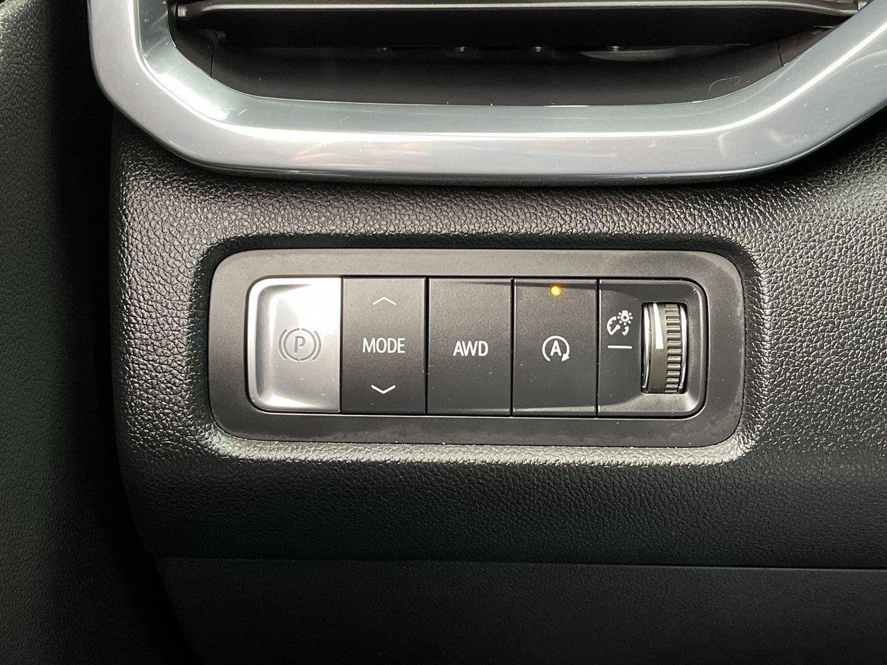 Certified 2026 GMC Acadia Elevation w/ Elevation Premium Package AWD/4WD image 20