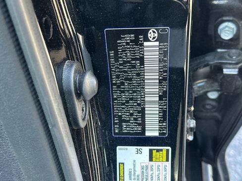 Used 2025 Toyota Corolla LE image 24