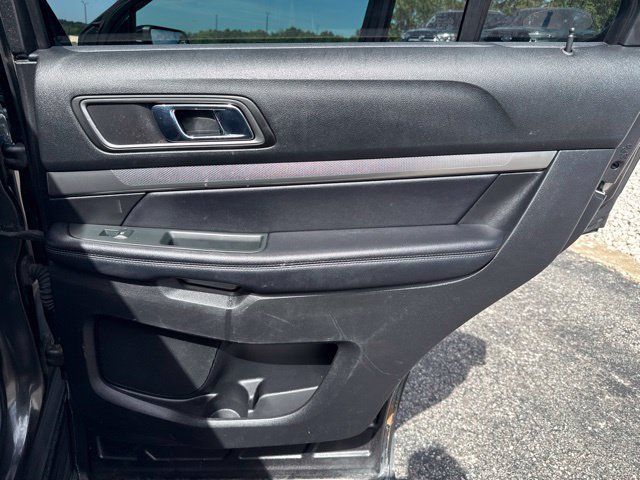 Used 2018 Ford Explorer XLT w/ Equipment Group 202A AWD/4WD image 22