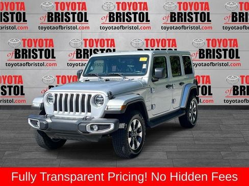 Used 2022 Jeep Wrangler Unlimited Sahara w/ LED Lighting Group AWD/4WD image 8