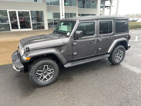 New 2026 Jeep Wrangler Unlimited Sahara AWD/4WD image 2