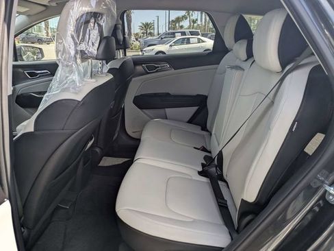 Used 2025 Kia Sportage EX image 13