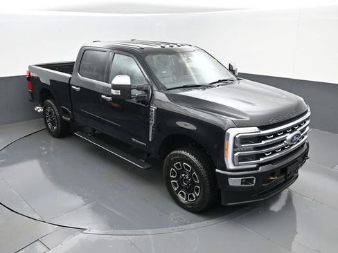 Used 2023 Ford F350 Platinum w/ FX4 Off-Road Package AWD/4WD image 23