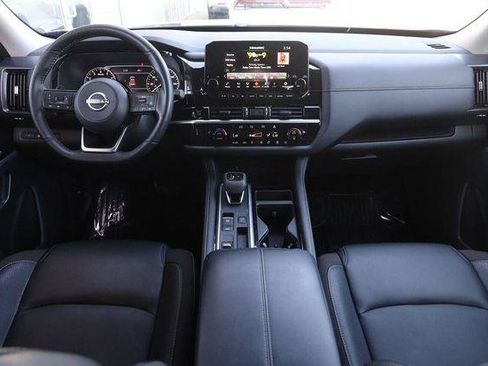 Used 2025 Nissan Pathfinder SL image 23