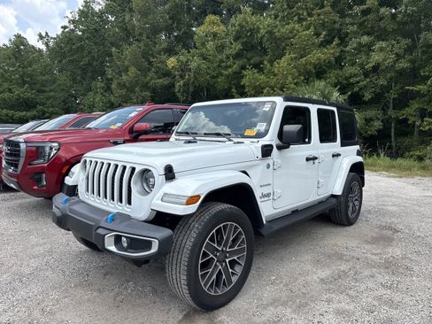 Used 2023 Jeep Wrangler Unlimited Sahara w/ Cold Weather Group AWD/4WD image 1