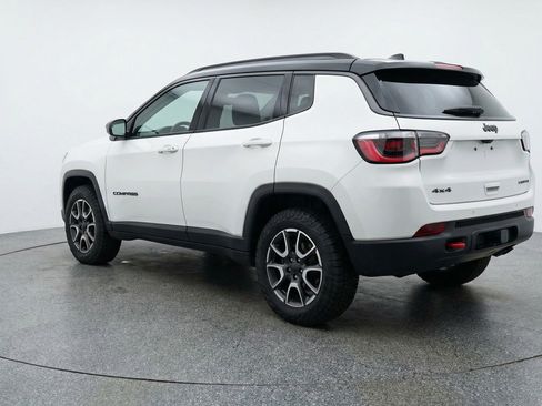 Used 2025 Jeep Compass Trailhawk AWD/4WD image 6