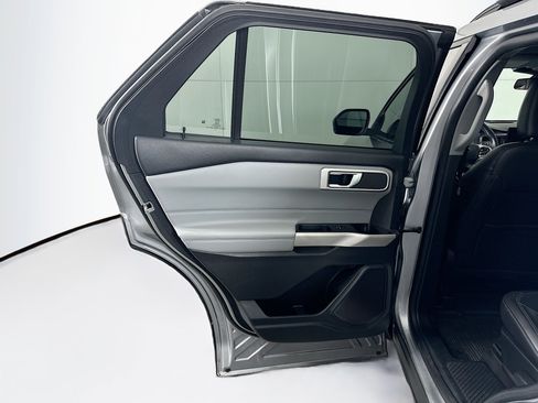 Used 2022 Ford Explorer XLT w/ Equipment Group 202A image 26