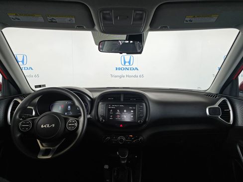 Used 2025 Kia Soul LX FWD image 10