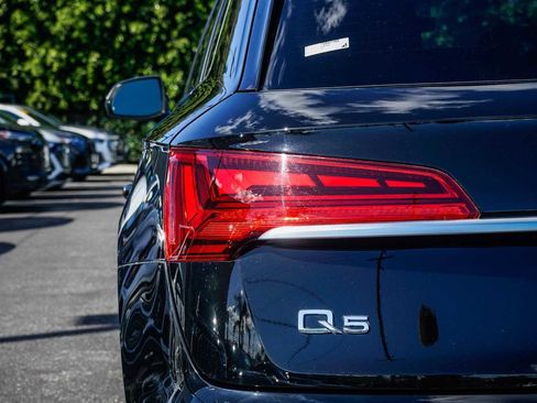 Used 2023 Audi Q5 Premium w/ Convenience Package image 9