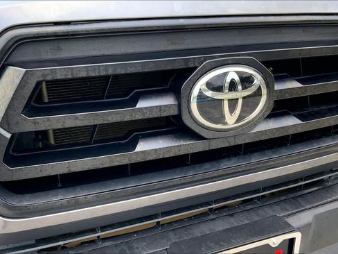 Used 2020 Toyota Tacoma SR AWD/4WD image 29