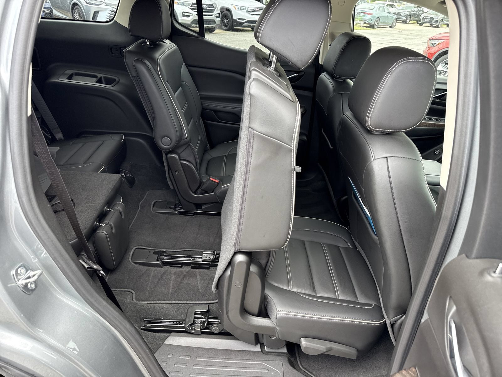 Used 2023 GMC Acadia Denali w/ Denali Ultimate Package FWD image 31