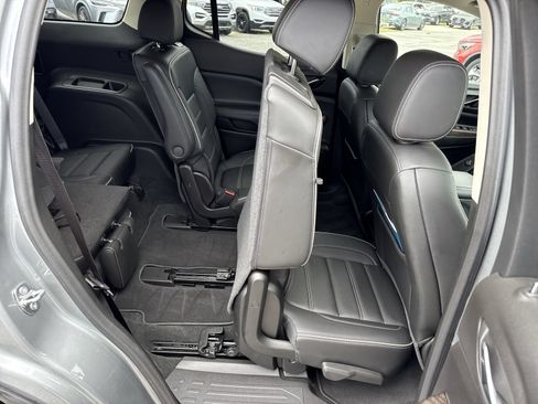 Used 2023 GMC Acadia Denali w/ Denali Ultimate Package FWD image 31