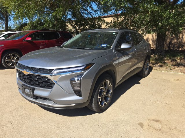 Used 2026 Chevrolet Trax LT FWD image 1