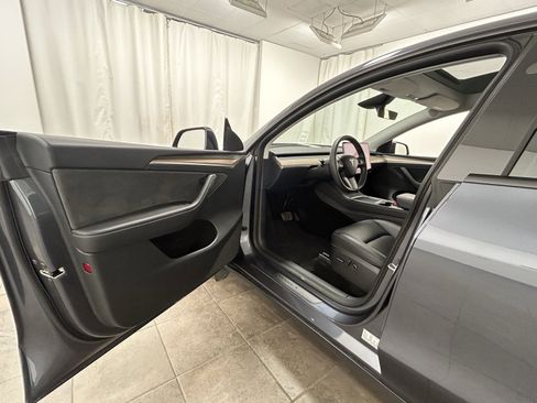Used 2023 Tesla Model Y Long Range image 23